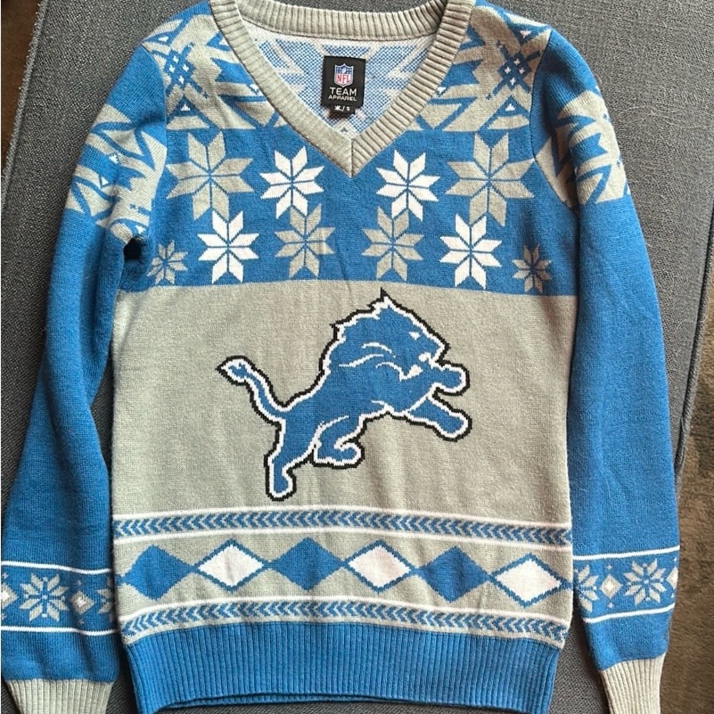 Women’s small Detroit Lions winter sweater - NFL Team Apperal